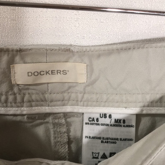 DOCKERS capris, tan, size 8, good condition - Picture 3 of 5